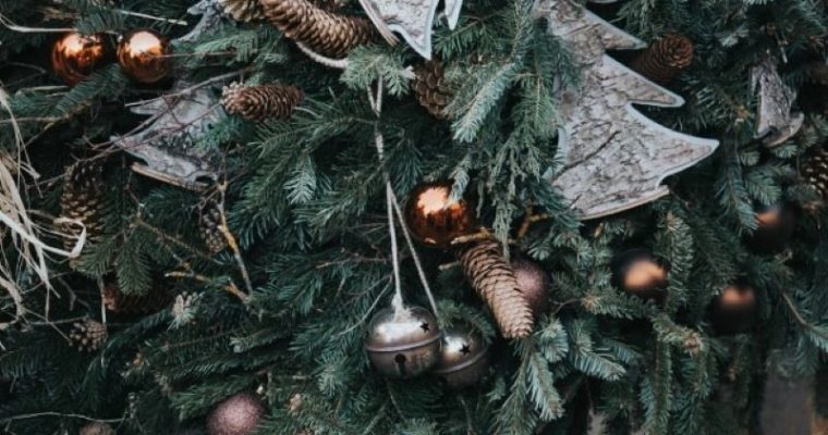 Show Off an Unforgettable Artificial Christmas Tree This Year: Decorating Ideas to Create a Special Memory That Will Last a Lifetime