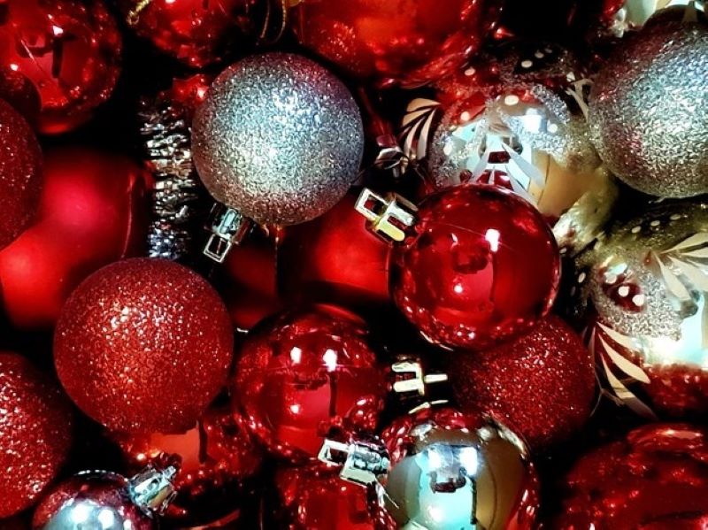 Crafting the Perfect Christmas Scene: Choosing an Artificial Tree That’s Right for You