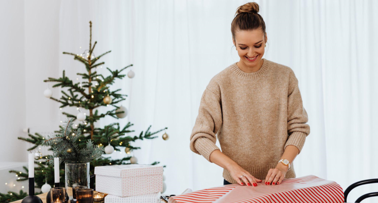 The Benefits of Choosing a Fake Christmas Tree and Adding Crystal Christmas Ornaments