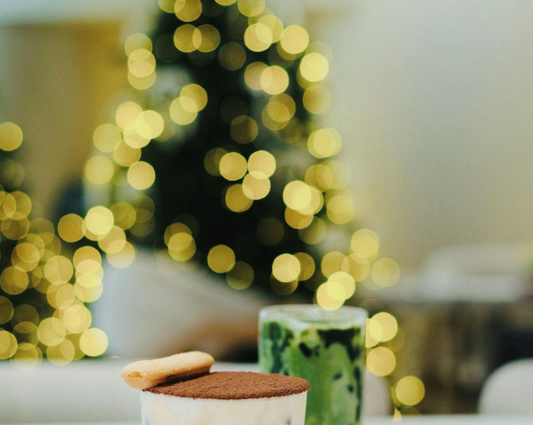 The Perfect Holiday Touch: Pre-Lit Christmas Trees Shine